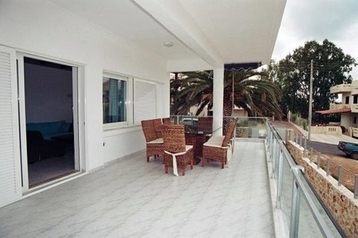 Grecia Chata Nea Kydonia, Esterno